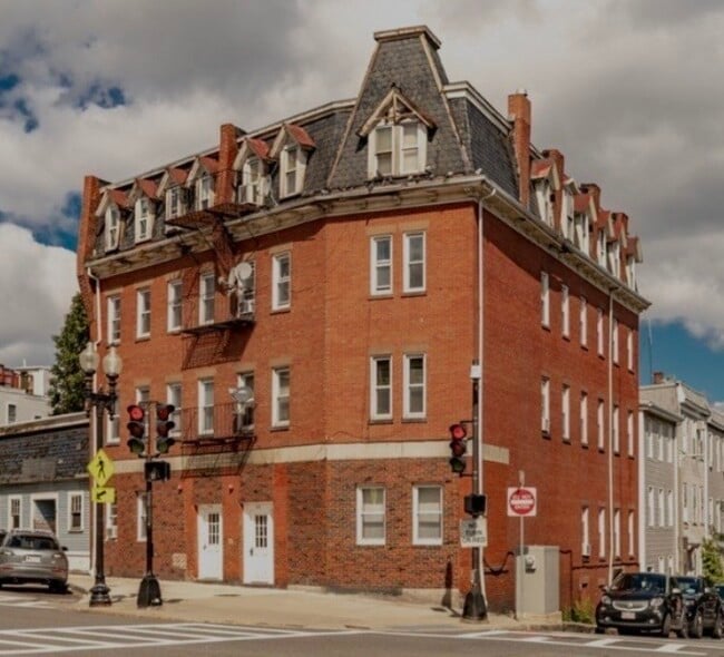 Building Photo - 132 Emerson St Unit 33