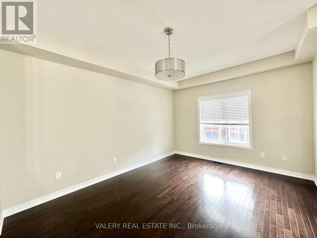 Photo - 541 Winston Rd