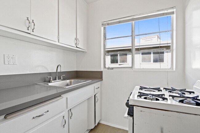 Photo - 10906 Santa Monica Blvd, prime Westwood!