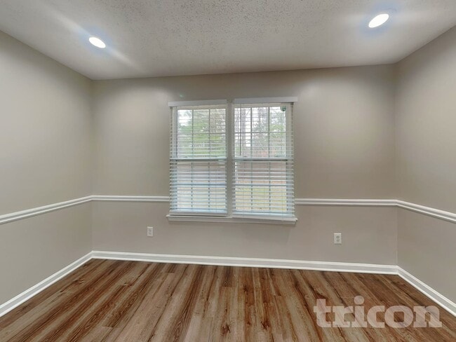 Photo - 589 Lakewater View Dr