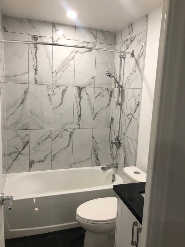 Building Photo - New Shoreline 1 Bedroom rental with Gleami... Unit 01