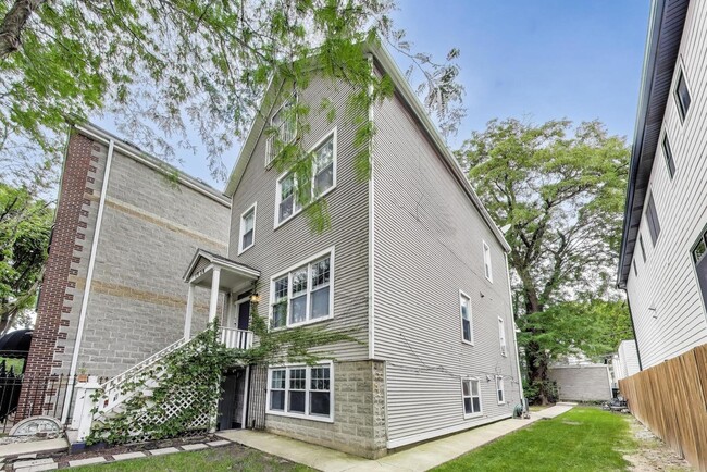 Photo - 1938 W Melrose St Unit 1