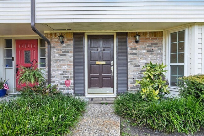 836 Wax Myrtle Ln