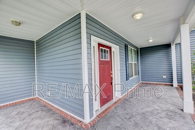 Photo - 813 Evelyn Way