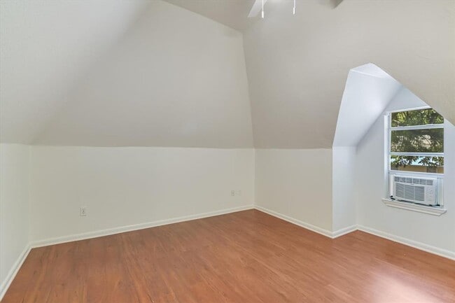Photo - 1110 W 22nd St Unit 16