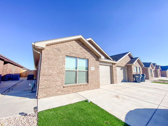 Building Photo - Adorable, 3/2/1 duplex in North Lubbock! Rental