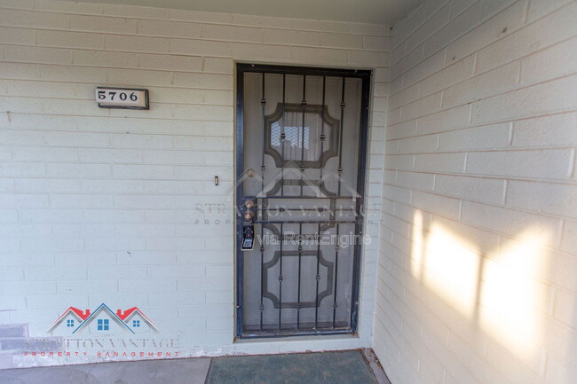 Photo - 5706 E Des Moines St