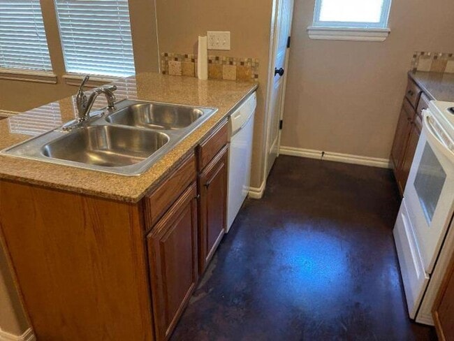 Photo - 2513 SW E Ave