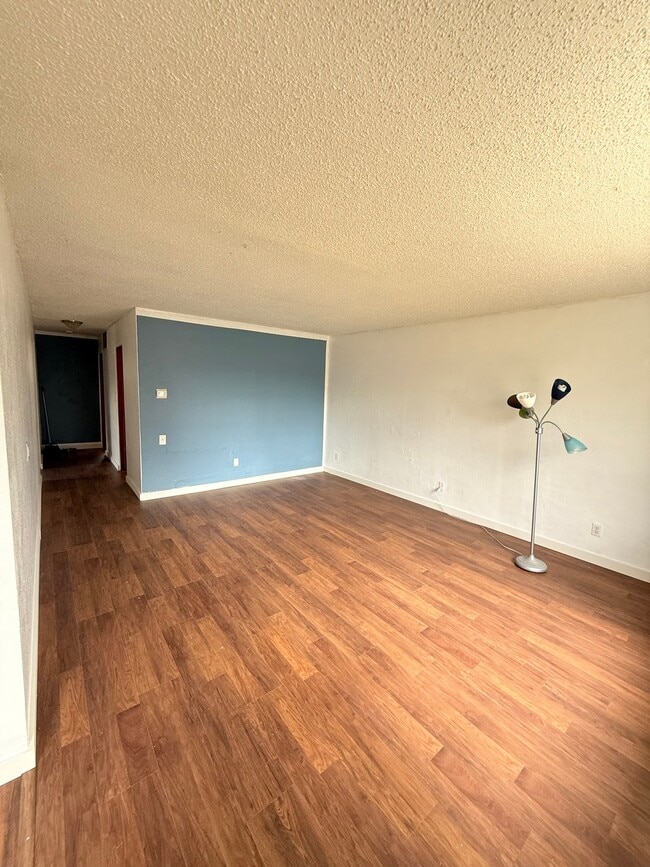 Photo - 728 Halley Ave