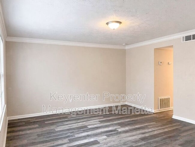 Photo - 3013 Spruce Cir SW
