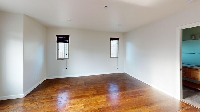 Photo - 875-877 Islay St Unit 877