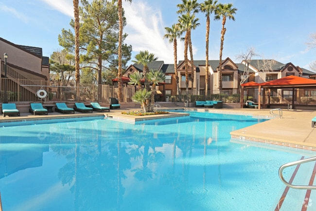 Pool and Spa - Citi Lights Apartment Homes