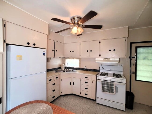 Photo - 407 51st Ave Terrace W