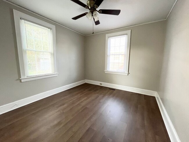 Photo - 905 Maple St