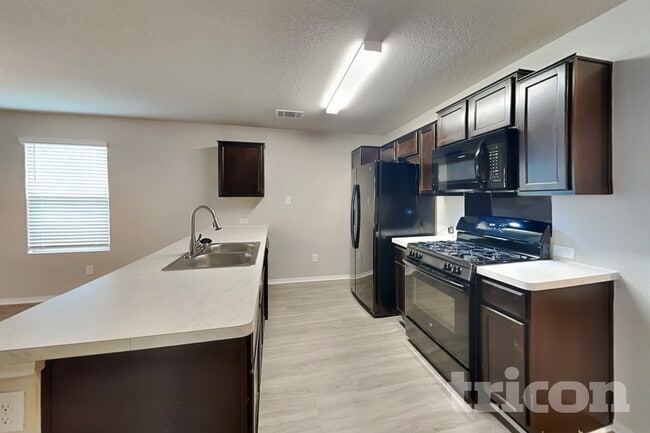 Photo - 421 Moonvine Way