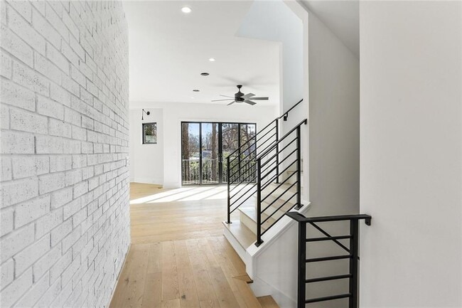 Photo - 2985 Lookout Pl NE