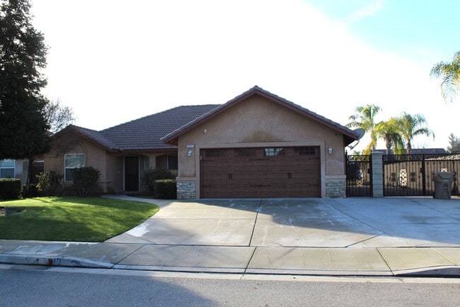 Photo - Large Home for Rent Bakersfield, CA