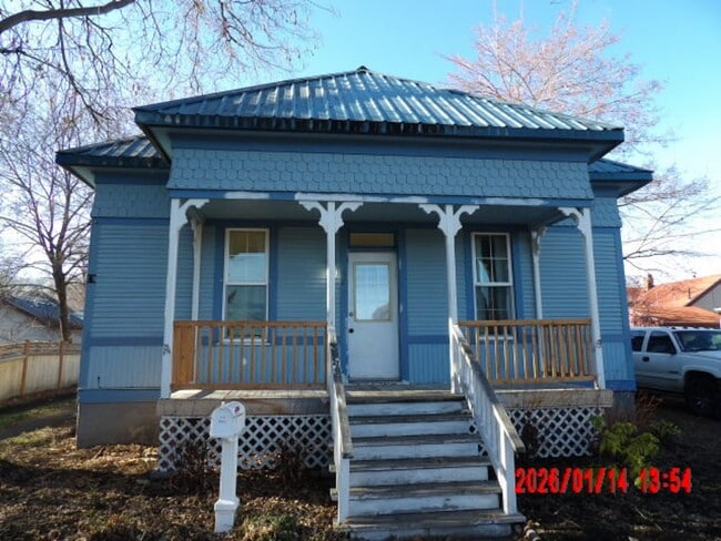 Building Photo - 1306 10th St Unit A