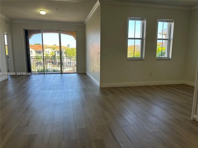 Building Photo - 6440 NW 114th Ave Unit 432