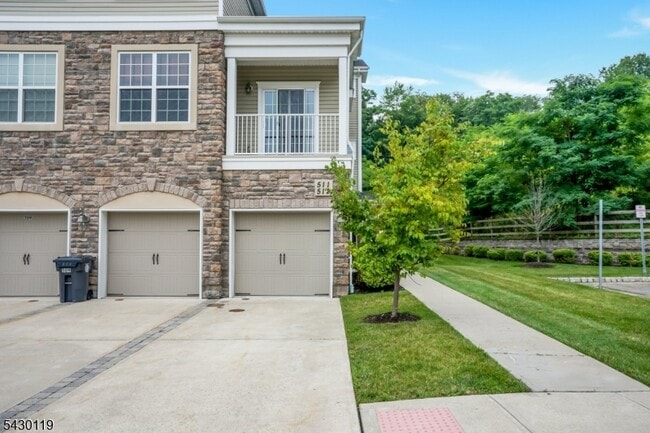 Photo - 512 Waterview Ct