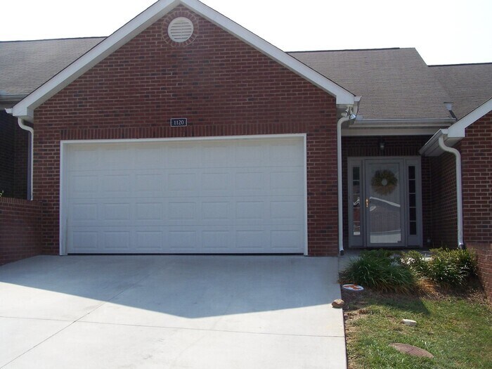 3 bed, 2 bath, 2 car garage townhouse w/ h... - 3 bed, 2 bath, 2 car garage townhouse w/ h...