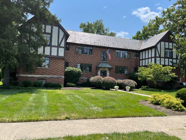 Building Photo - 6807 Wooster Pike Unit 9