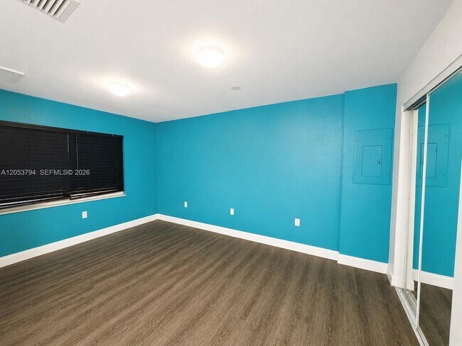 Photo - 985 SW 10th St Unit 3