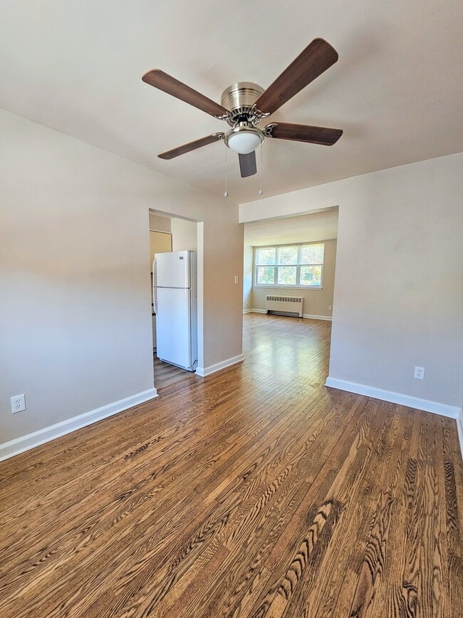 Dining area with view to kitchen and living room - 24 Surrey Rd Unit #4
