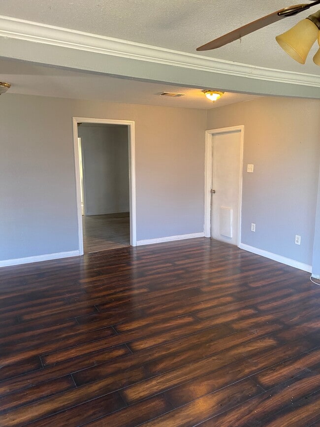 Photo - 915 Center Street