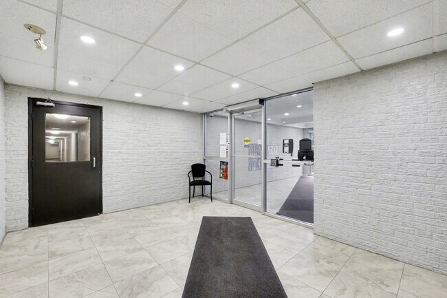 Photo - Elgin Woods Apartments