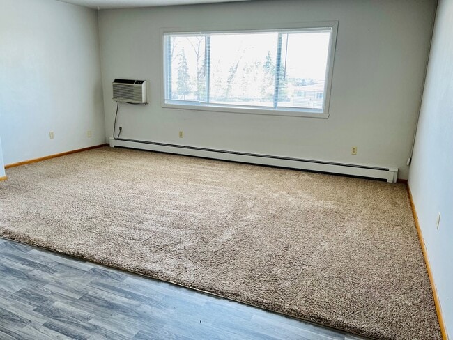 1 bed, 1 bath $695, Avail Aug 17! - Rivers Edge Apartments