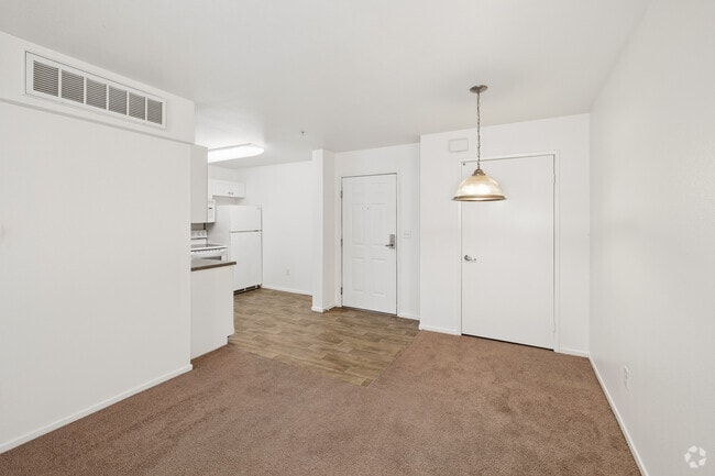 1BR, 1BA - 610SF - Dining Room