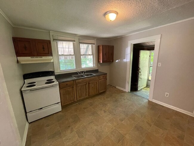 Photo - Freshly painted 2 bedroom 1 bath house- Pet Friendly!
