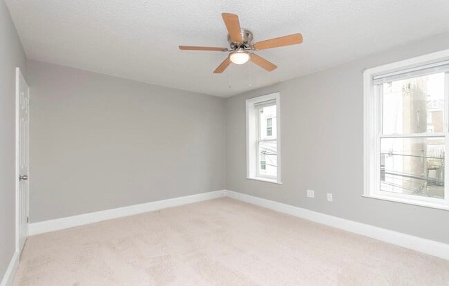 Photo - 4710 Fowler St