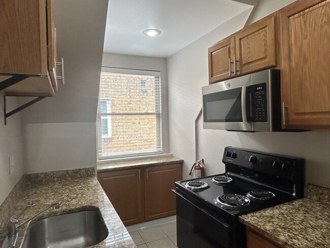 Photo - 5931 Walnut St Unit 301