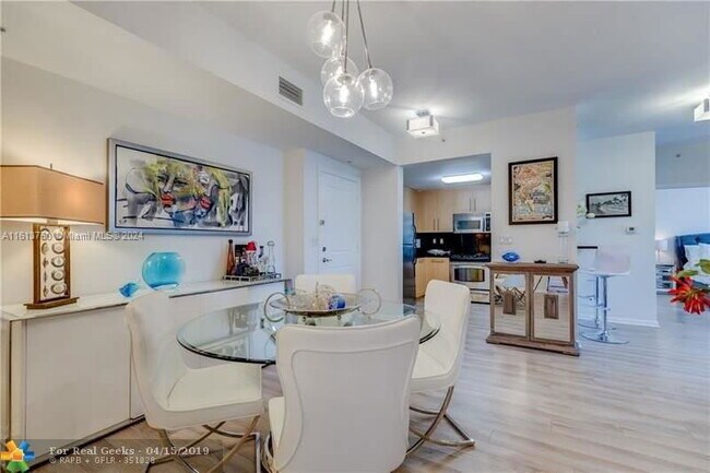 Photo - 511 SE 5th Ave