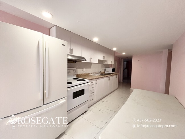Photo - Spacious 2+Den Basement Apartment with Parking – Flat Utilities – Barrie Unit 2