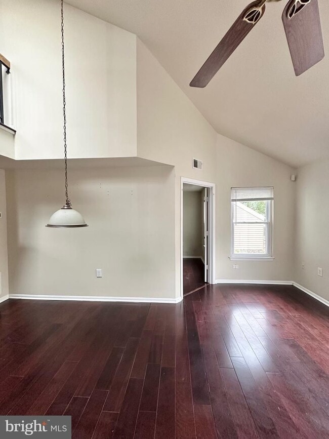 Photo - Lovely 2 level condo