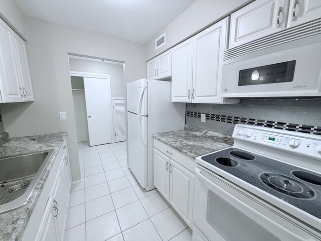 Photo - Large 1BR Condo with Patio, Heated Parking, Pool, Sauna & Tennis Courts!