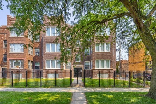 Building Photo - 7443 S Paxton Ave Unit 2
