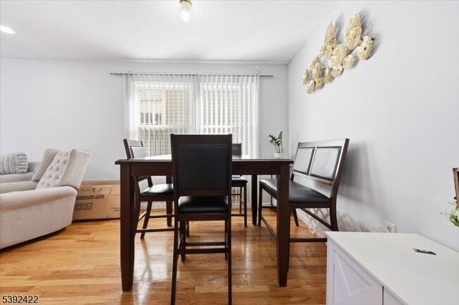 Photo - 245 Burgess Pl