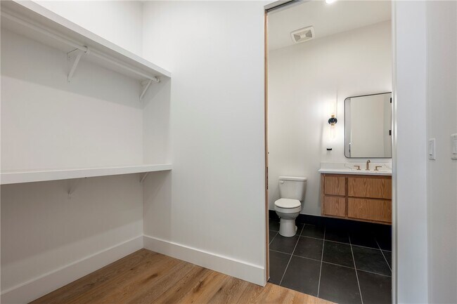 Photo - 905 SE 4th St Unit 203
