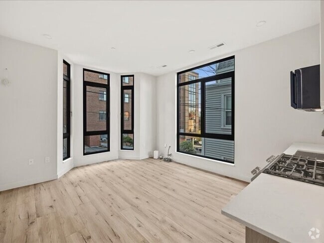 Building Photo - 6 National St Unit 2 Rental