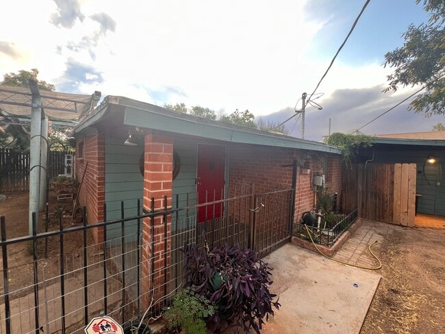 Photo - 2555 E Fort Lowell Rd