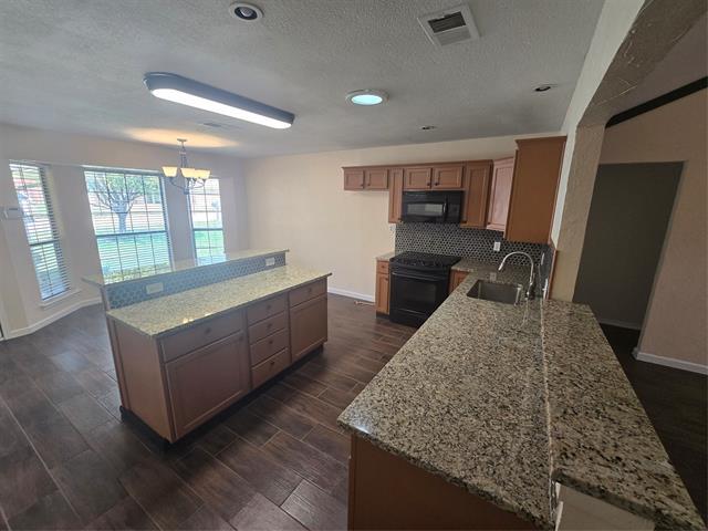 Photo - 508 Tarragon Ln