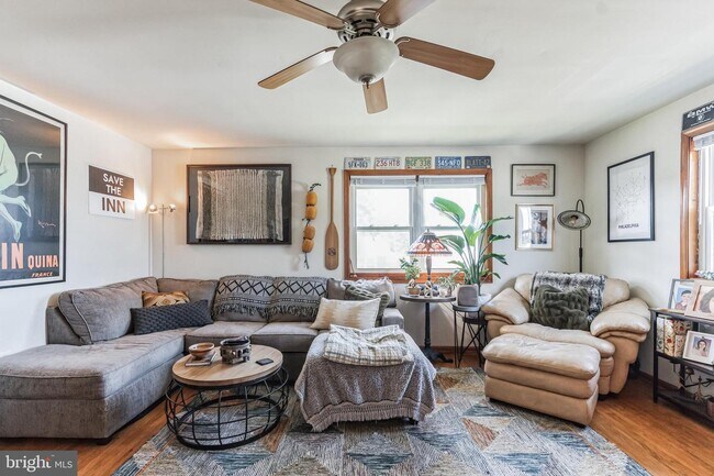 Photo - 355 W 6th St