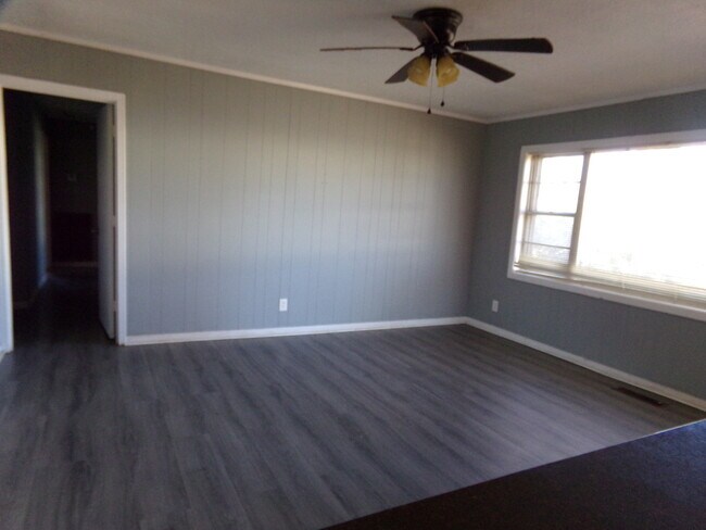 Photo - 221 Maple St