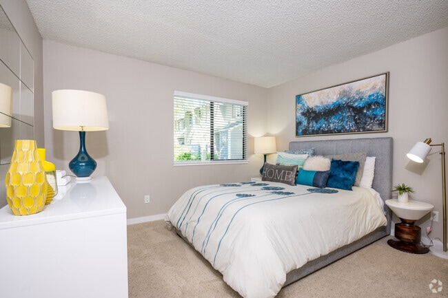 2BR, 2BA - 896SF - Primary Bedroom