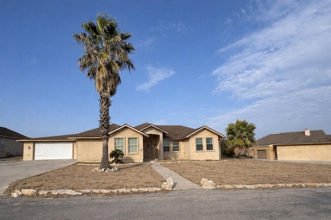 Building Photo - 123 La Paloma Dr