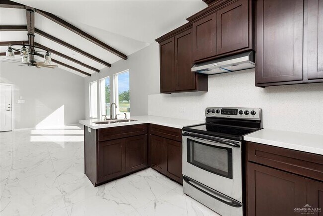 Photo - 15 E SGT Leonel Trevino Rd Unidad C